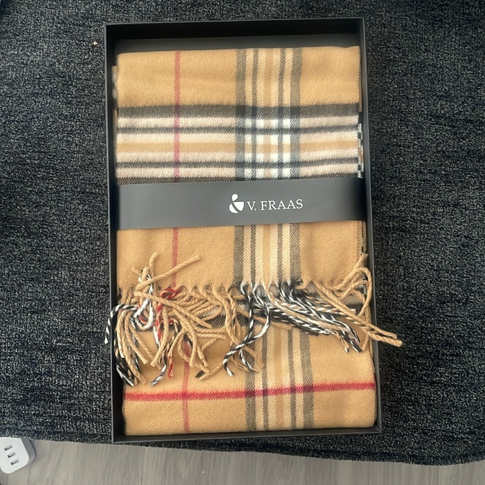 Women’s scarf